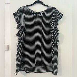 Black and White Striped Women's Top size XL (D-126)